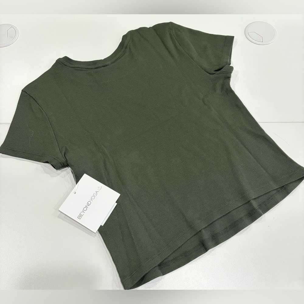 Beyond Yoga Women's Small Rib Baby Tee Olive Ink Dark Green NWT T-Shirt Cropped - Picture 3 of 8